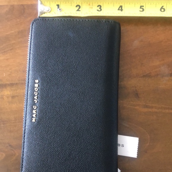 NWT  Marc, Jacob, wallet, black with gold hardware. - Picture 10 of 12